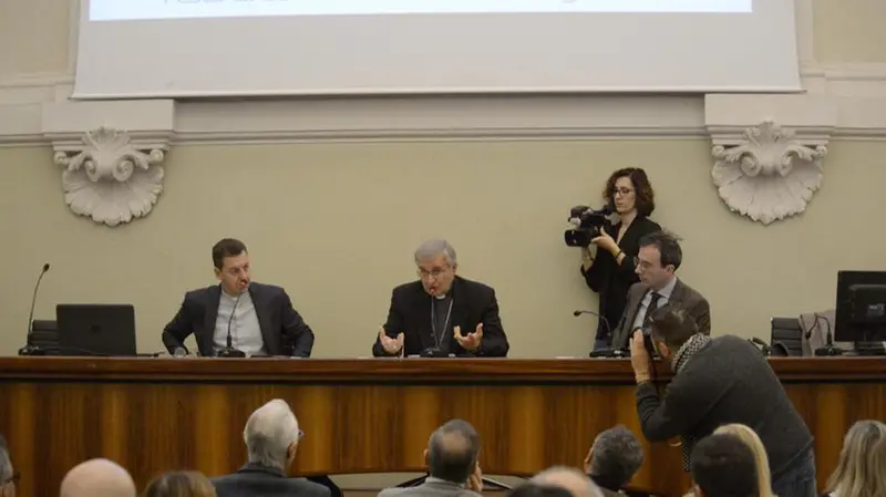 Centro pastorale Paolo VI, incontro tra il vescovo e i giornalisti