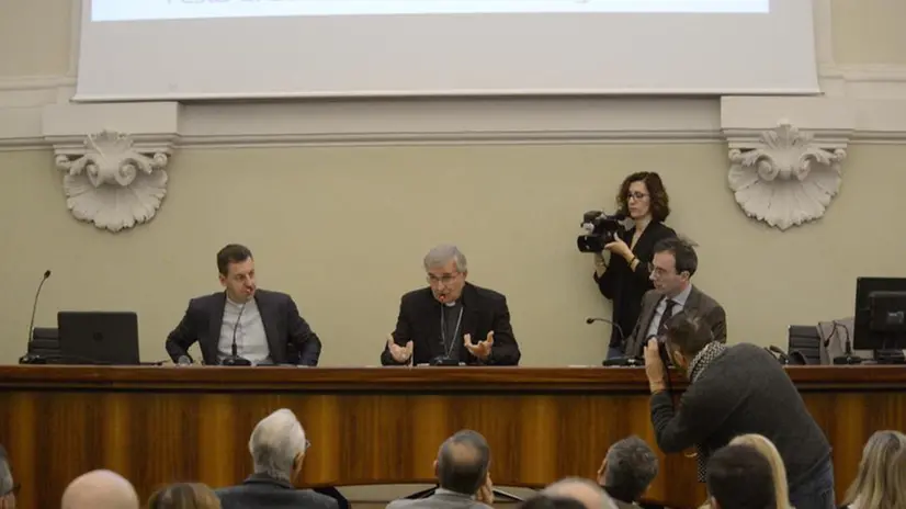 Centro pastorale Paolo VI, incontro tra il vescovo e i giornalisti
