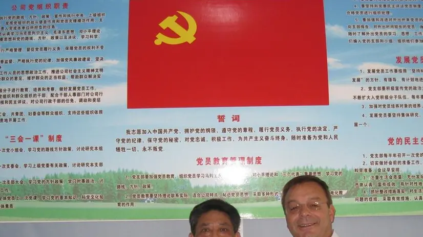 Marco Bonometti con il general manager di Omr China - © www.giornaledibrescia.it