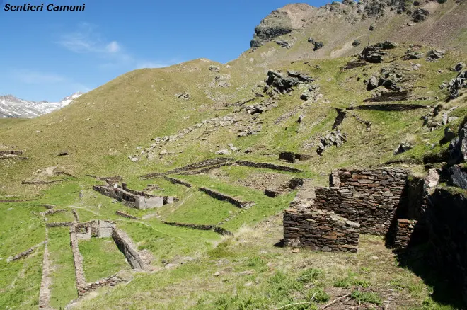 Il borgo di Case di Viso e l'escursione al rifugio Bozzi