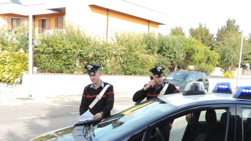 Una pattuglia di carabinieri (archivio) - © www.giornaledibrescia.it