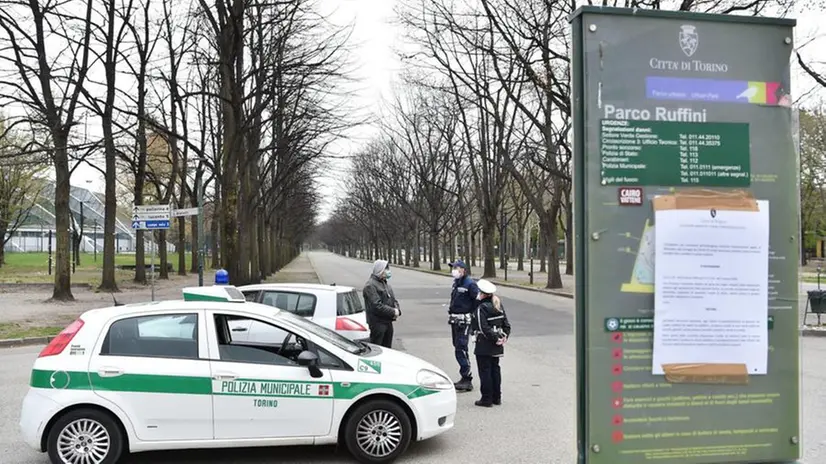 Controlli della Polizia al Parco Ruffini di Torino