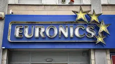 L'insegna di un negozio della catena Euronics - Foto Ansa/Matteo Corner © www.giornaledibrescia.it
