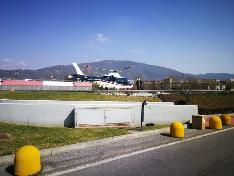 AiutiAMObrescia, l'elicottero dei Carabinieri ritira gli ecografi alla Poliambulanza