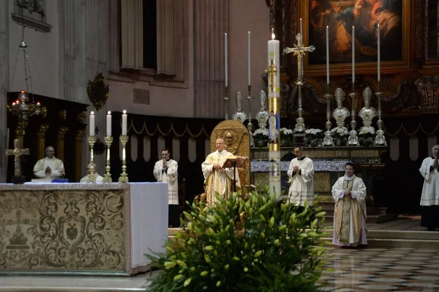 La celebrazione della Veglia pasquale in Duomo