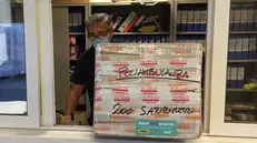 Ieri in consegna, grazie ad AiutiAMObrescia, altri duecento saturimetri per la Poliambulanza - © www.giornaledibrescia.it