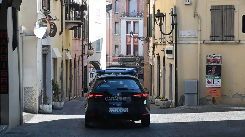 I carabinieri hanno arrestato il ragazzo violento con la madre