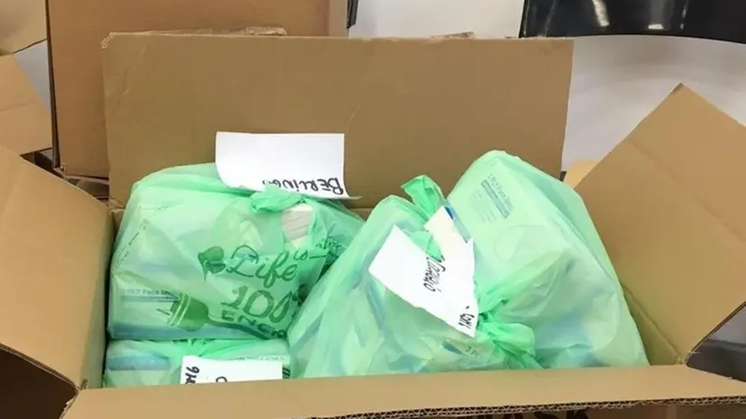 Migliaia di mascherine distribuite in queste settimane da aiutiAMObrescia - © www.giornaledibrescia.it