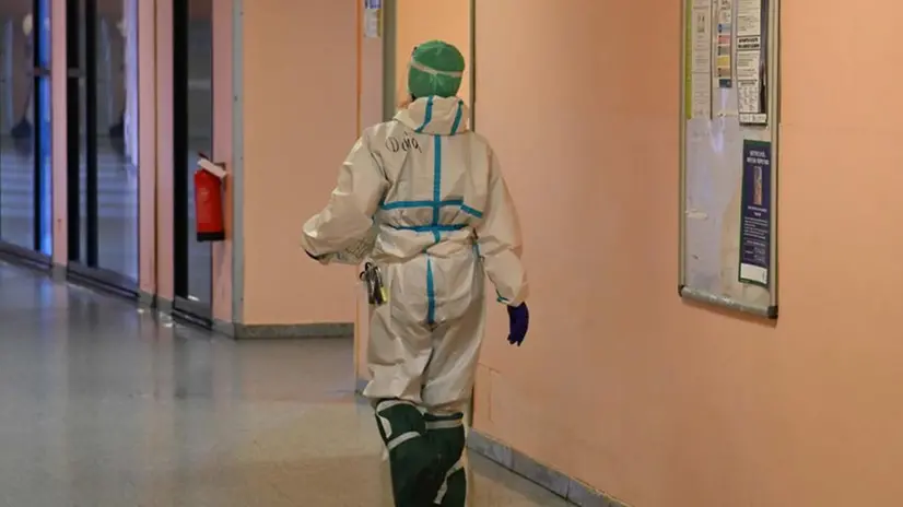 Coronavirus, personale sanitario nei corridoi del Civile - Foto Gabriele Strada /Neg © www.giornaledibrescia.it