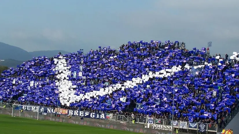 Anche i tifosi di Curva Nord Brecsia hanno aderito alla raccolta fondi AiutiAMObrescia