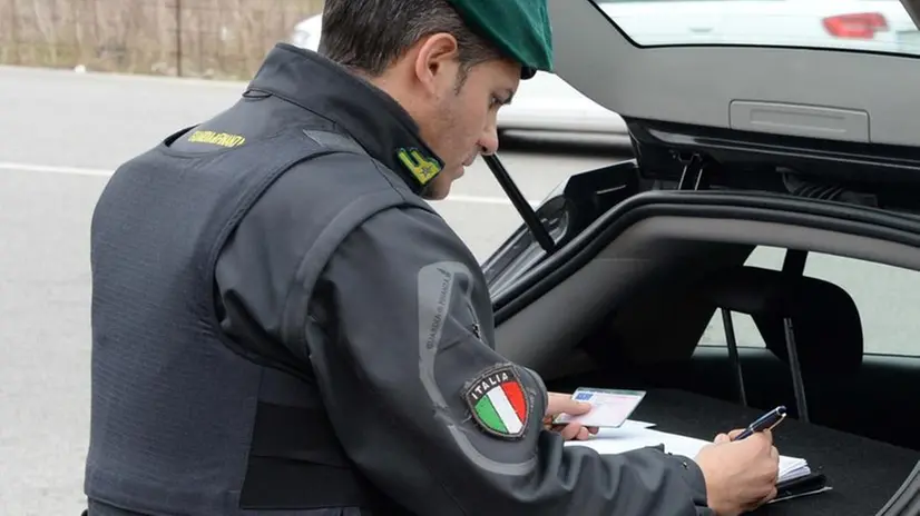 Guardia di Finanza, una pattuglia sulla strada - Foto © www.giornaledibrescia.it