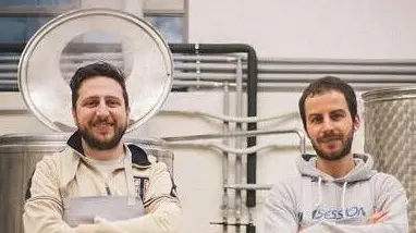 I mastri birrai Christian Manessi e Matteo Marenghi - Foto © www.giornaledibrescia.it