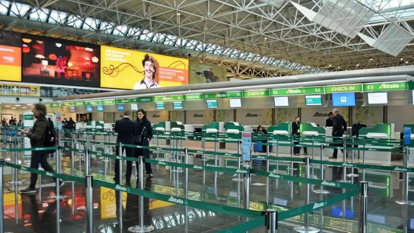 L'aeroporto deserto di Fiumicino (foto archivio) - Foto Ansa © www.giornaledibrescia.it