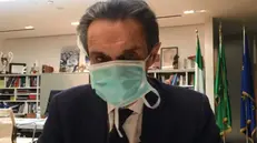 Il presidente della Regione Lombardia Fontana con la mascherina - Foto © www.giornaledibrescia.it