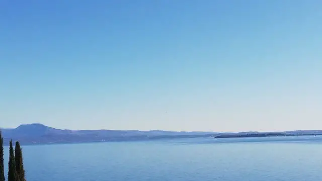 Il bolide si sarebbe inabissato nel lago di Garda - Foto © www.giornaledibrescia.it