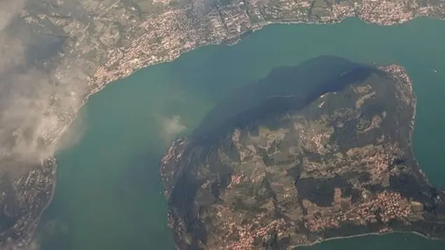 Una veduta del lago d'Iseo - Foto © www.ecodibergamo.it
