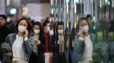 A Tokyo la vita scorre come sempre, nonostante l'aumento dei casi di coronavirus - Foto Ansa/Epa/Franck Robichon © www.giornaledibrescia.it