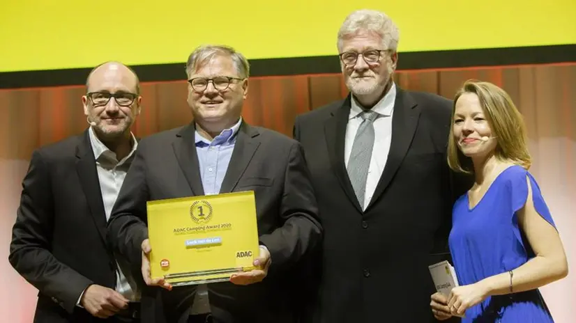 Loek Van De Loo riceve il primo Adac Camping Award 2020 - © www.giornaledibrescia.it