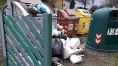 I rifiuti abbandonati restano ancora una piaga a Marcheno