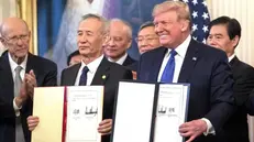 La firma del patto commerciale Usa-Cina - © www.giornaledibrescia.it