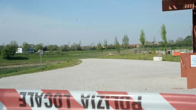 Il Parco delle Cave con i sigilli della Polizia locale - © www.giornaledibrescia.it