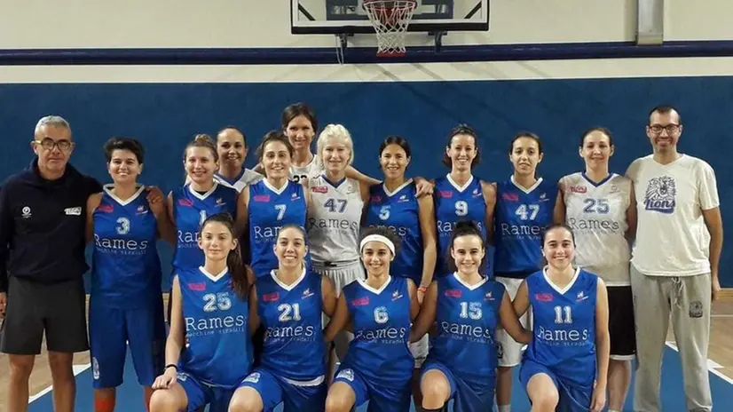 La rosa della squadra che ha iniziato da matricola il campionato di serie C femminile di basket - Foto © www.giornaledibrescia.it