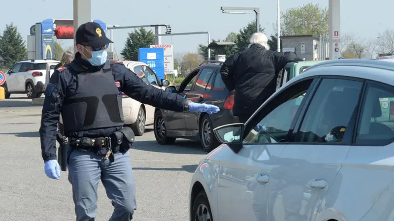 I controlli della Polizia stradale a Mazzano - Foto Marco Ortogni/Neg © www.giornaledibrescia.it