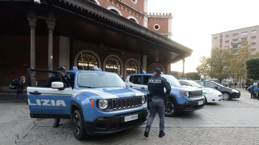 Controlli di polizia in stazione © www.giornaledibrescia.it