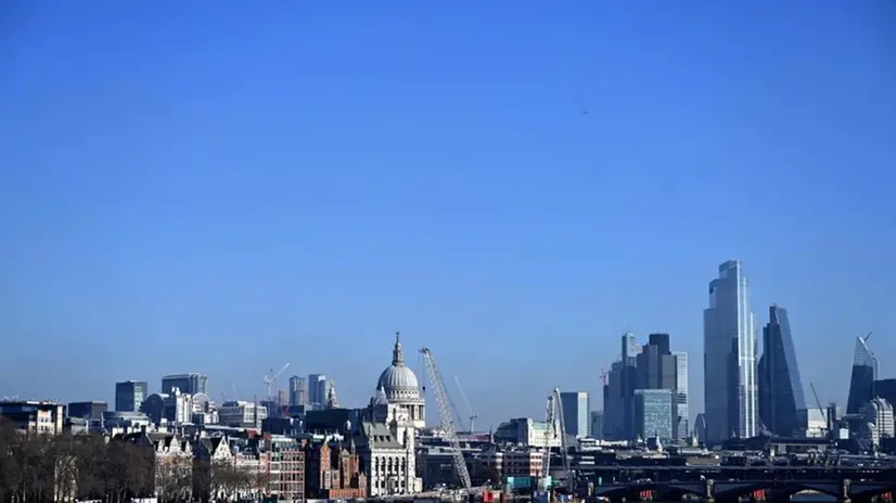 Una veduta di Londra, con i grattacieli della City - Foto Ansa/Epa Neil Hall © www.giornaledibrescia.it