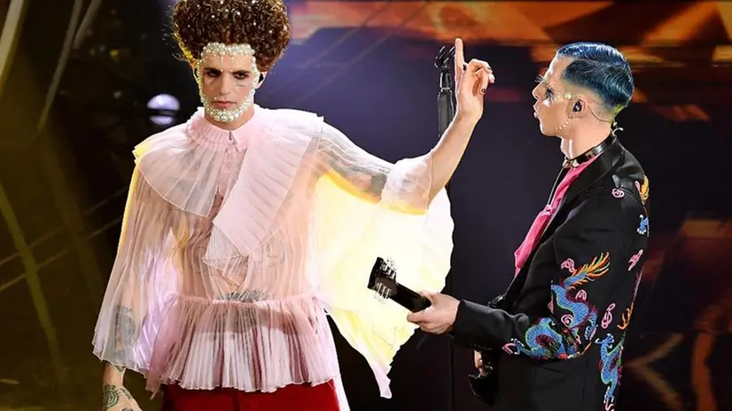 Achille Lauro interpreta Elisabetta I durante la finale del Festival - Foto Ettore Ferrari/Ansa