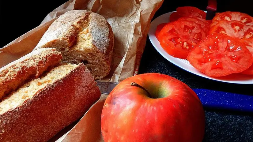 Pane, frutta e verdura - © www.giornaledibrescia.it