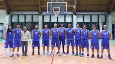 La formazione dei Senior che partecipa al campionato di basket targato Csi © www.giornaledibrescia.it