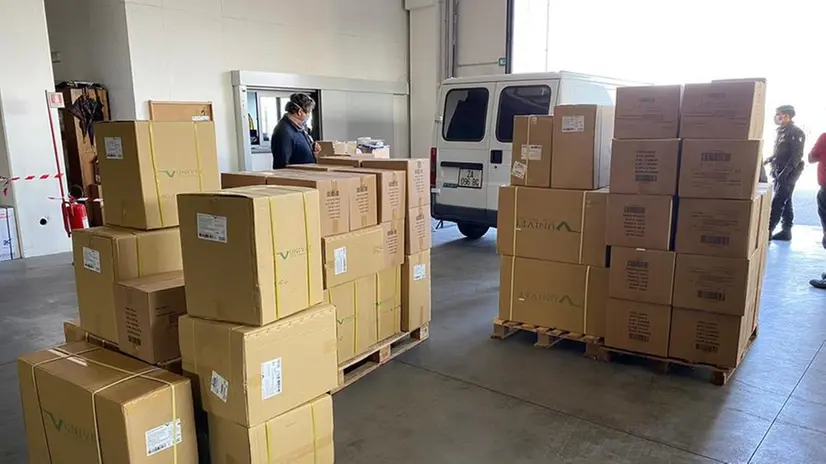 AiutiAMObrescia, le merci vengono smistate in magazzino