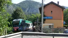 Il passaggio a livello incriminato, accanto alla stazione di Provaglio-Timoline - © www.giornaledibrescia.it