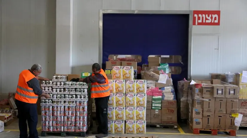 Il retro di un supermercato in Israele