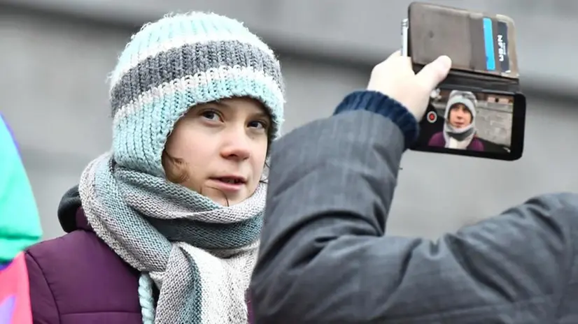 Greta Thunberg davanti al Parlamento svedese - Foto Ansa/Epa Claudio Bresciani © www.giornaledibrescia.it