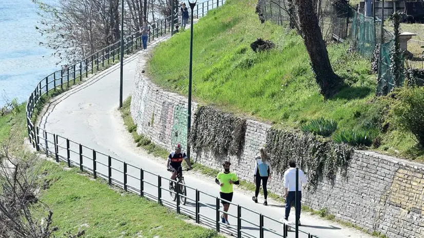 Persone che si allenano all'aperto - Foto © www.giornaledibrescia.it