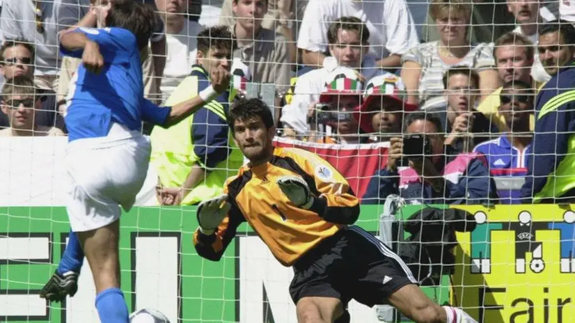 L'ex portiere Rustu, qui in azione con la maglia della Nazionale turca