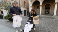 Una famiglia con la maglia della data palindroma - © www.giornaledibrescia.it