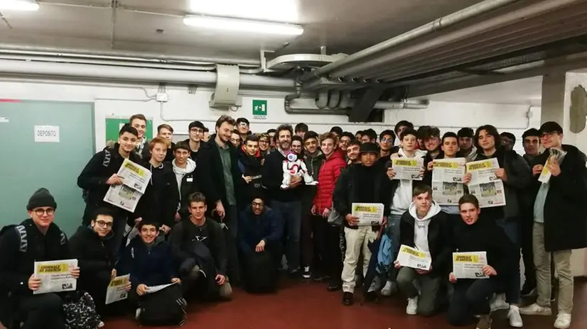 Insieme. I ragazzi delle quarte di meccanica e informatica con il fisico