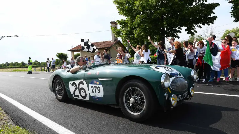 La Mille Miglia di passaggio a Rovato - © www.giornaledibrescia.it