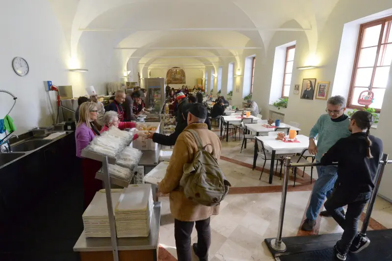 La mensa Menni il giorno di Natale - Foto di archivio © www.giornaledibrescia.it