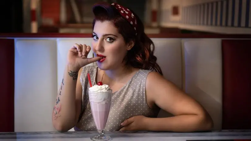 Un calendario tutto «curve» contro il body shaming