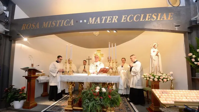 In migliaia per celebrare le Fontanelle