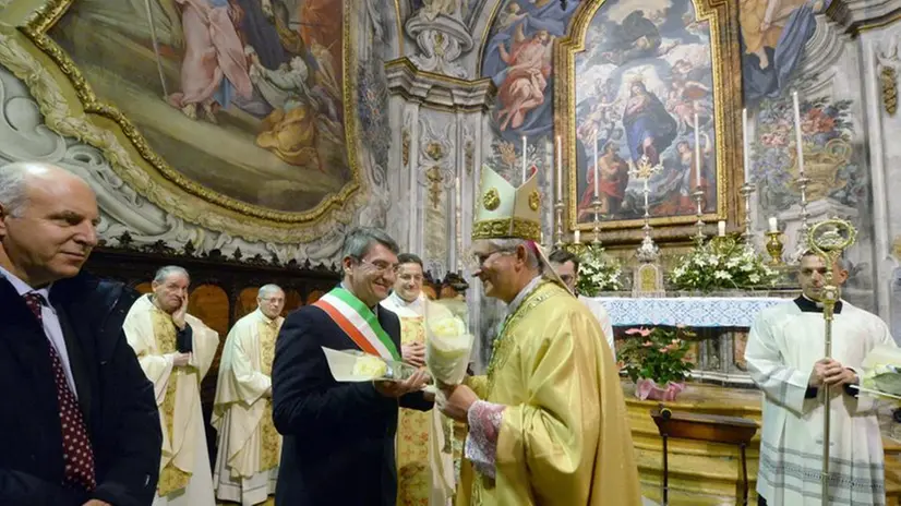 La cerimonia dei ceri e le rose