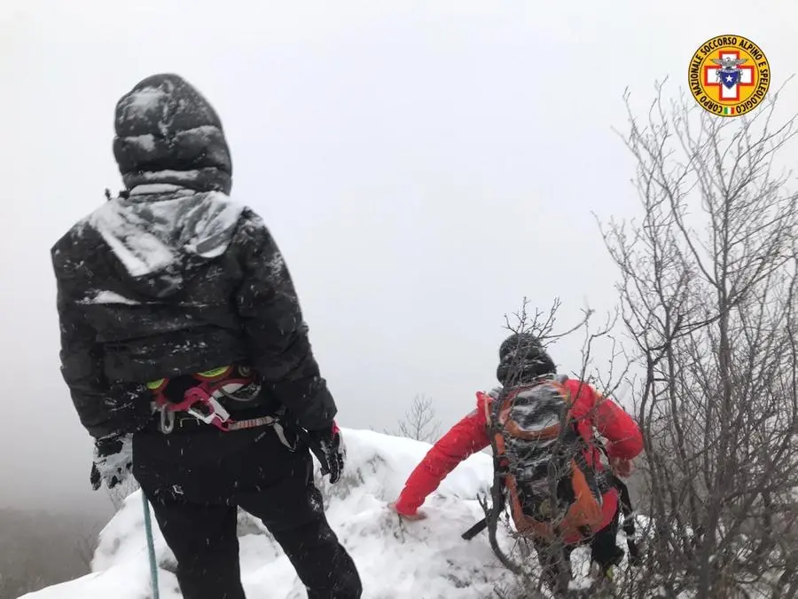 Escursionisti dispersi e ritrovati sul Pizzocolo: i soccorsi