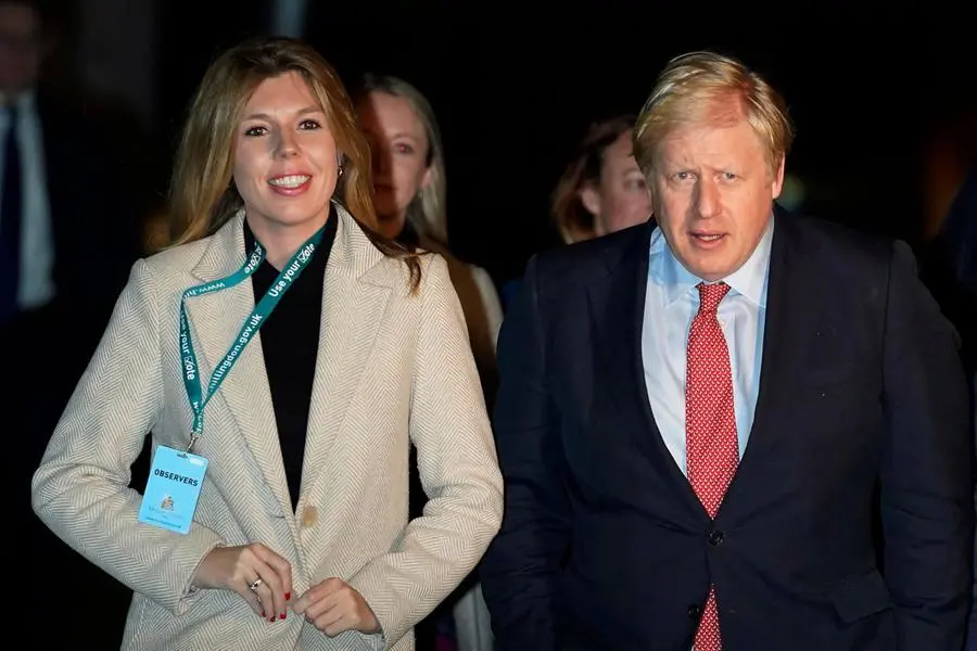 Boris Johnson esulta dopo la rielezione e la vittoria dei Tory