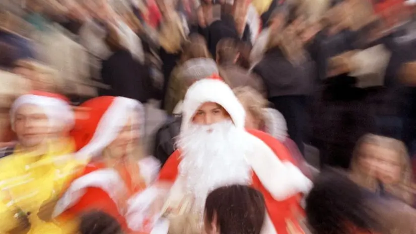 Travestimento da Babbo Natale in una foto d'archivio - © www.giornaledibrescia.it