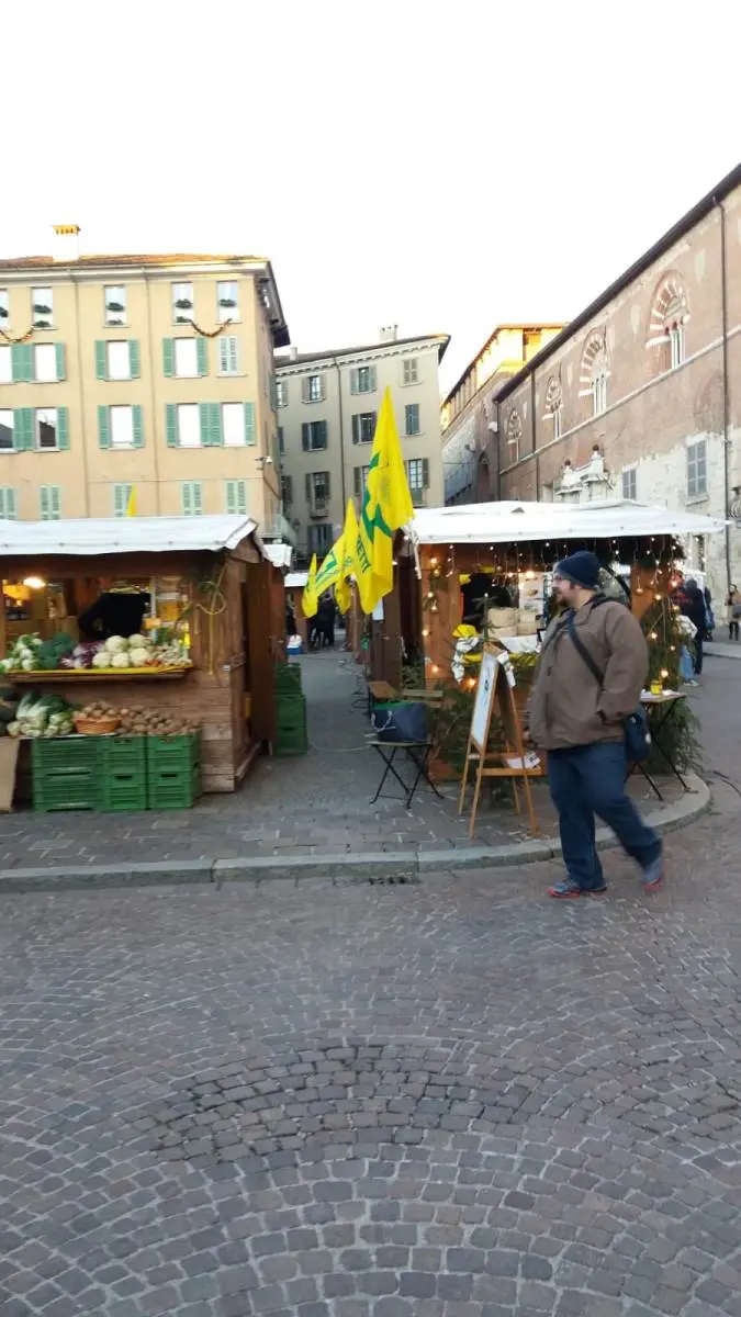 Il mercato di Campagna Amica in piazza Paolo VI