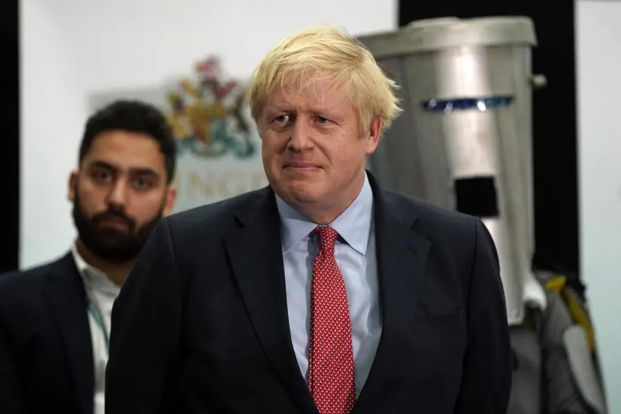 Boris Johnson esulta dopo la rielezione e la vittoria dei Tory